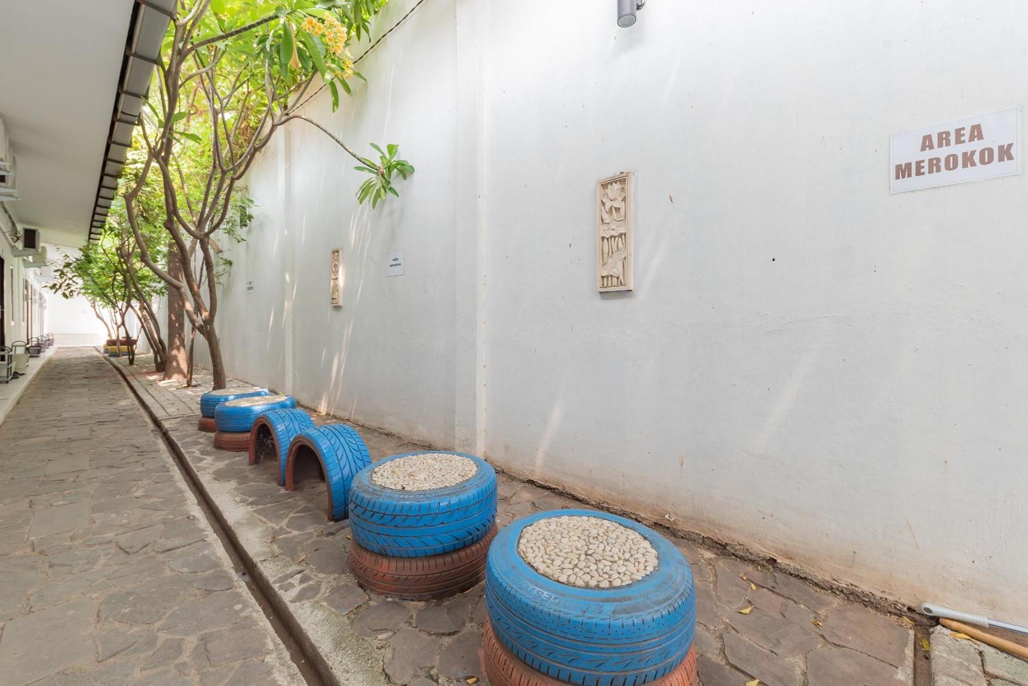 מלון Reddoorz At Jalan Otista קארוואנג מראה חיצוני תמונה